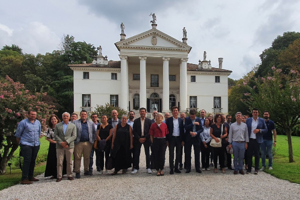Les vignobles 🇪🇸 🇫🇷 🇮🇹 appellent la commission européenne à l’aide... et à la modération