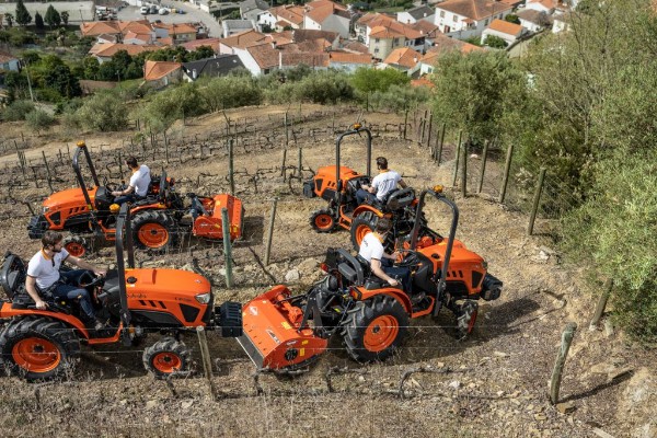 Petit gabarit mais grandes performances pour le nouveau tracteur vigneron Kubota