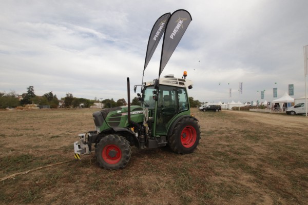 Phenix robotise votre tracteur !
