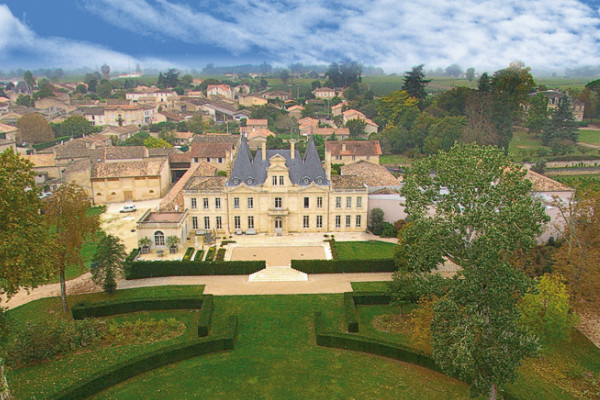 La famille Stévenin rachète les châteaux de Lussac et Vieux Maillet