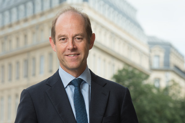 Les vins de Bordeaux invitent le roi Charles III à découvrir leurs vertus environnementales