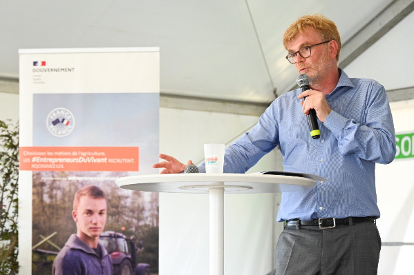 Du pacte aux actes pour la transmission des exploitations agricoles