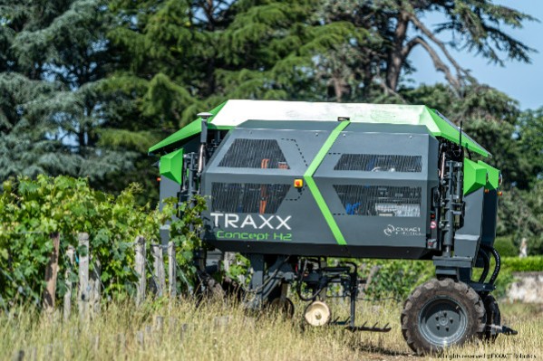 Traxx Concept H2 le tracteur à hydrogène roule à l’essai en parcelle de vigne