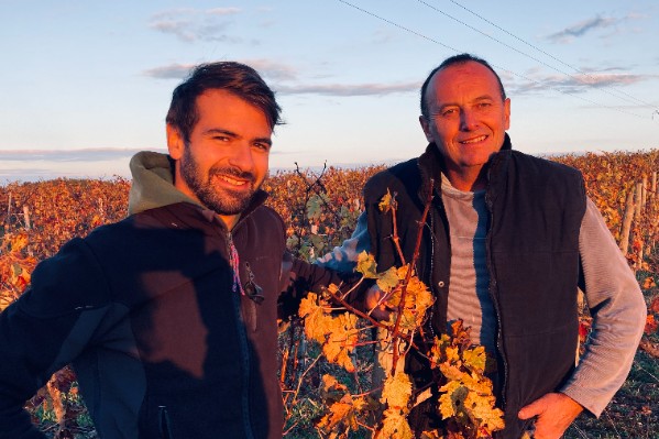 Un chai en paille pour stocker les vins rouges en attente de marché