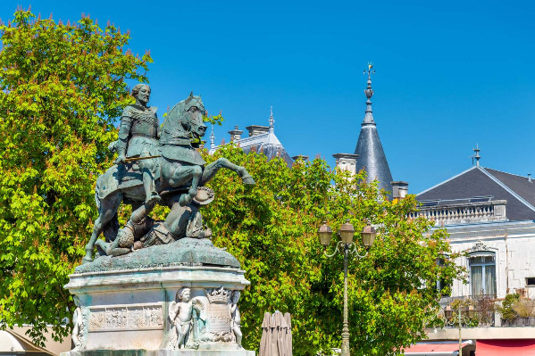 Paroles de soutien au Cognac à défaut d’actions contre les taxes chinoises