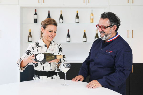 Face à la déconsommation de vin en restaurant, on peut 'continuer à vendre une bouteille 4 fois son prix ou bien choisir de devenir précurseur'