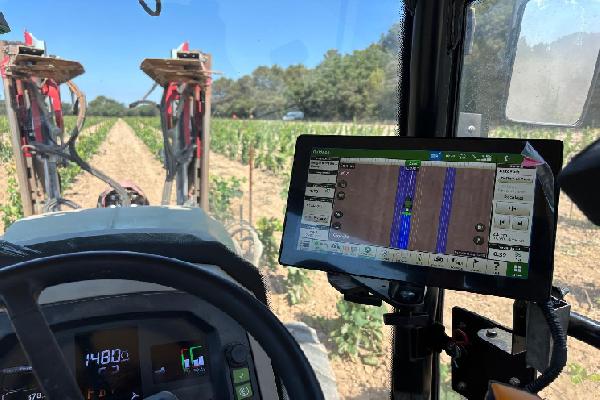 Le marché de l'autoguidage en viticulture s’anime