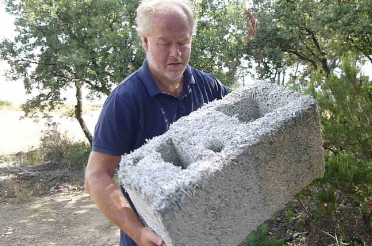 Ce vigneron a passé une robe de chanvre à sa cave et un cap dans la neutralité carbone