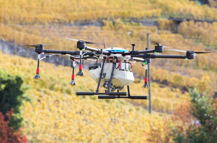Le drone moins bon que le chenillard ou le pulvérisateur à dos de vigneron