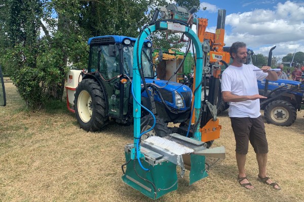  Une désherbeuse confinée qui récupère le glyphosate non intercepté par les adventices