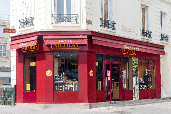 Le caviste Nicolas tente la pédagogie dans la jungle des labels de vins