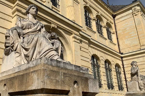 55 000 cols et 1,2 million €, voleurs et receleurs ont pris de la bouteille à Alain Brumont