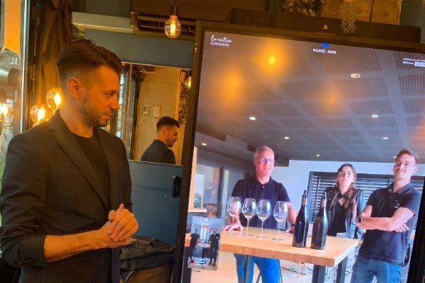 Première dégustation immersive d’un vin à distance