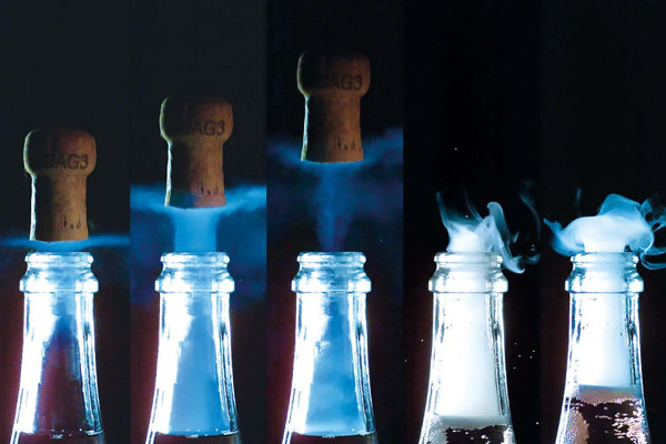Mach 1 à 2, le jet supersonique du débouchage d’une bouteille de Champagne