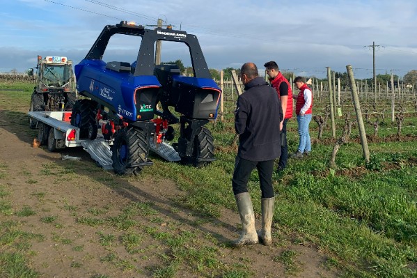 Test de robots viticoles sur les chemins ruraux