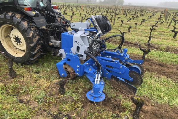  Problèmes de dos, journées bien remplies... Travailler les sols dans les vignes, ce n'est pas une sinécure !