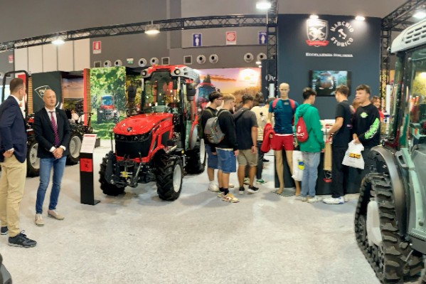 Prototypes, robots, tracteurs, le plein de surprises au salon de Bari