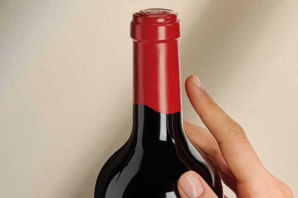 Vous voyez de la cire sur cette bouteille de vin ? C'est une capsule en étain !