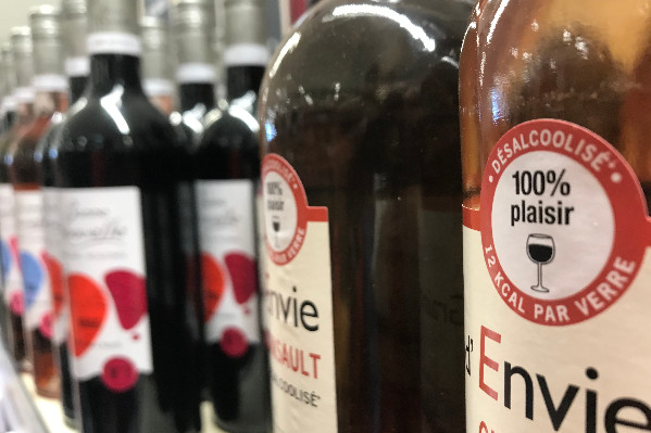 Le vin 0,0 % a-t-il les bénéfices santé du vin et du sans alcool ?