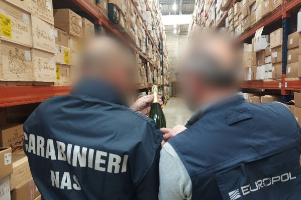 Chute d’un réseau de contrefaçon de vins français vendus jusqu’à 15 000 €