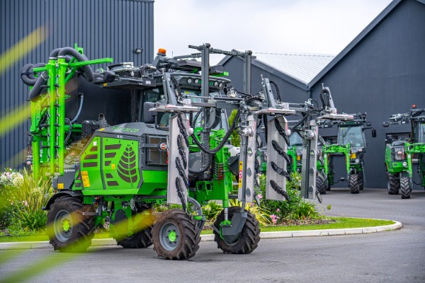 Naotec habille les enjambeurs viticoles Tecnoma