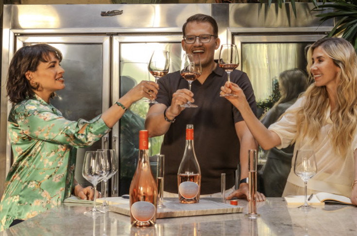 Norah Jones investit dans les vins de Bergerac et de Limoux
