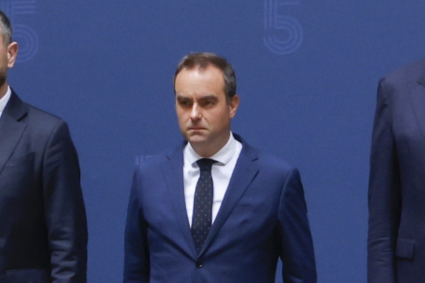 Sébastien Lecornu reste à Matignon où monte la pression des vignerons : 'le temps des discussions politiques n’est pas le temps de la crise viticole'