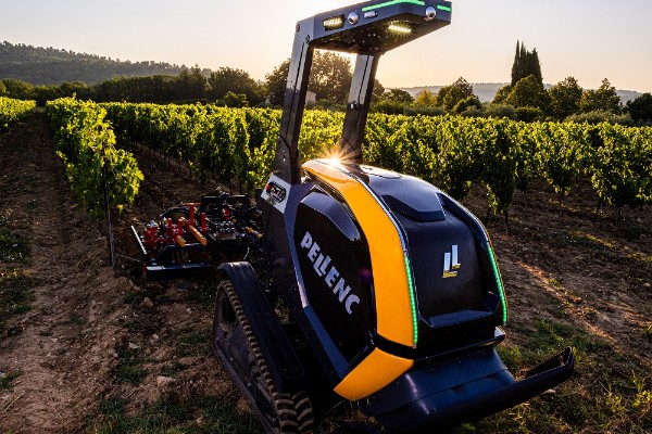 Un nouveau robot en service dans les vignes !