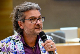 Pourquoi vend-on moins de vin ? Il ne parle pas aux clients ! 