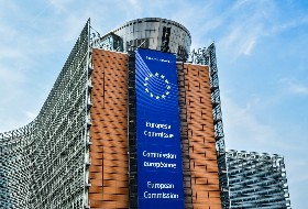 Fiscalité, avertissements, restrictions : l’alcool sous surveillance européenne, et mondiale