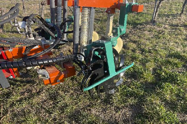  Des disques émotteurs à moteur prometteurs pour travailler le sol dans les vignes