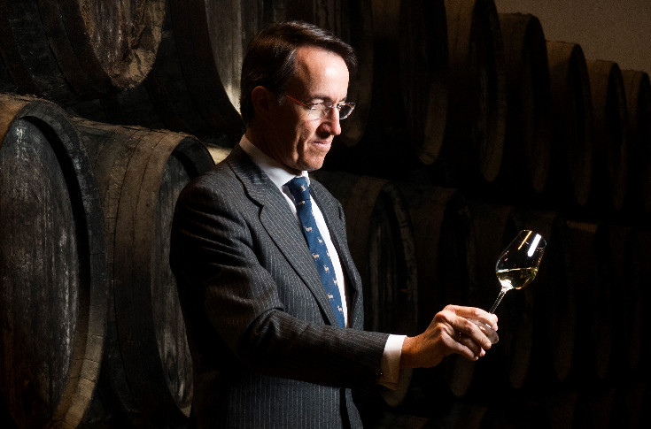 Quitte à imposer des avertissements sanitaires sur les vins, autant qu’ils soient dématérialisés ?   