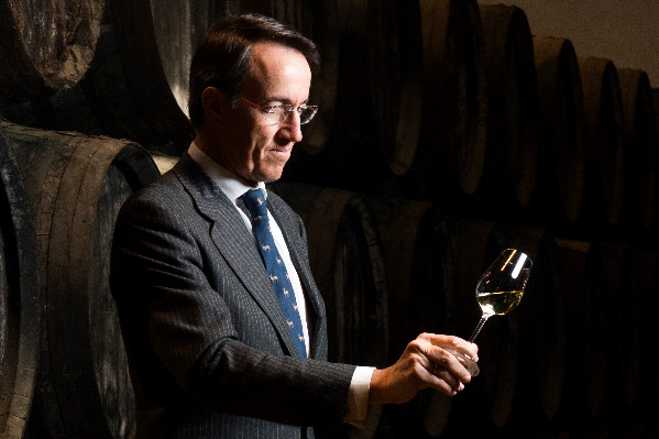 Quitte à imposer des avertissements sanitaires sur les vins, autant qu’ils soient dématérialisés ?   