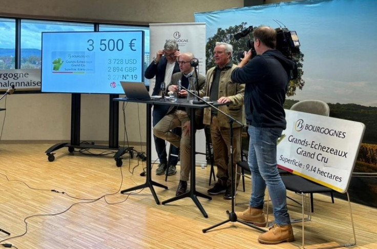107 000 € pour les anciens panneaux des vins AOC Bourgogne