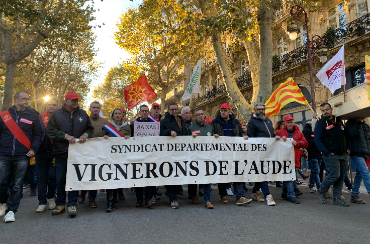 Manifestation vigneronne à Carcassonne pour rappeler la ministre à l'aide