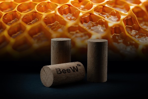 Des bouchons de liège recouverts de cire d’abeille