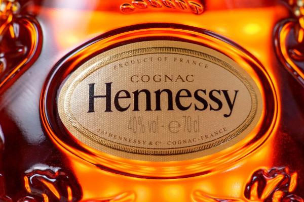 Hennessy ne testera pas l’embouteillage de cognacs en Chine