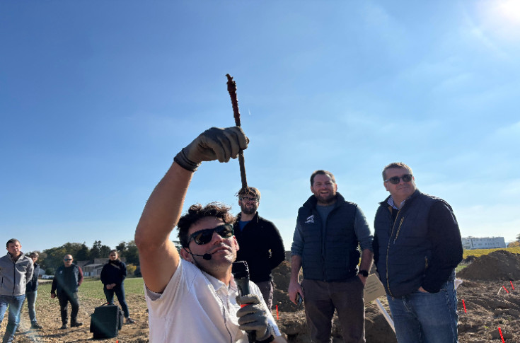 Taille des racines, réglage de la planteuse, fissuration du sol... 