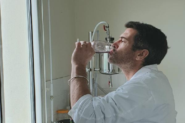 Ne pas coller les vins rouges avant de les filtrer sur un tangentiel ? C'est une erreur !