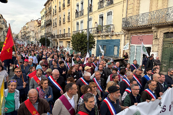 4 000 manifestants appellent aux mesures d'urgence viticole dans les rues de Béziers