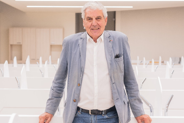 'Des négociants prédateurs poussent le vignoble dans la désespérance et à demander n’importe quoi : de la distillation et de l’arrachage'