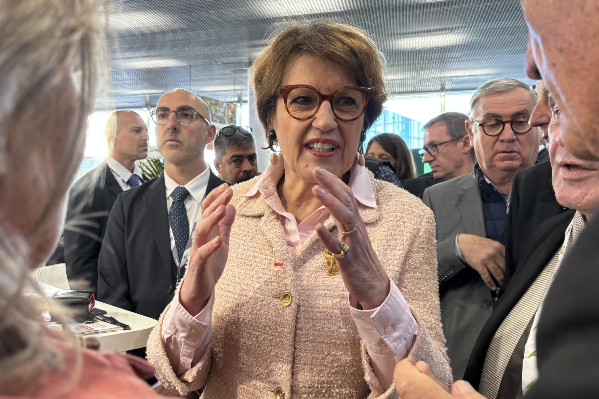 Les réponses de la ministre à toutes les urgences vigneronnes pour 'sortir la filière d’une crise qui dure depuis trop longtemps'