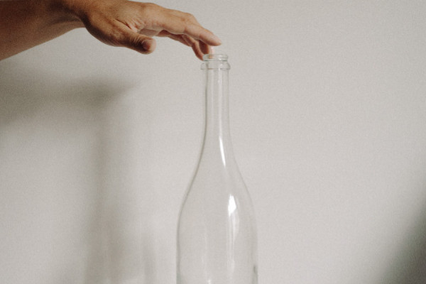 From 0 to 30% recycled glass: Champagne introduces a more sustainable clear bottle
