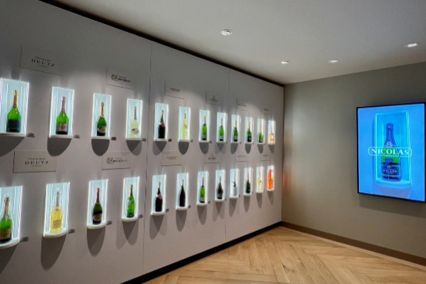 Les cavistes Nicolas ouvrent une ambassade du champagne à Paris