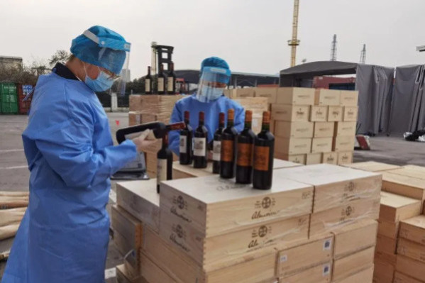 Plus de 40 000 bouteilles de faux Lafite et Penfolds retrouvées en Chine