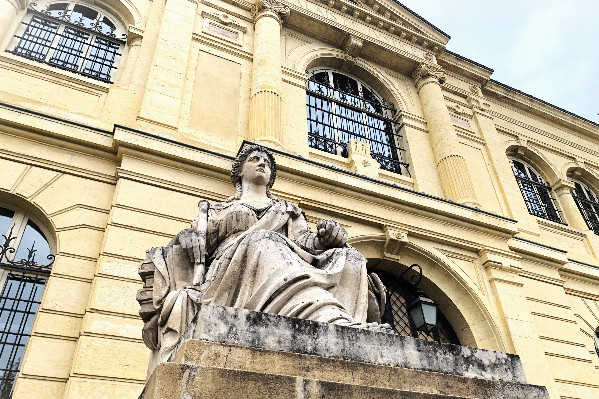 Lourdes peines de prison pour les voleurs de vin d’Alain Brumont