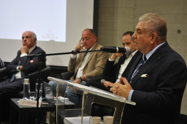 'Aucun vin français, quelle que soit sa couleur, ne doit se sentir à l'abri de la déconsommation'