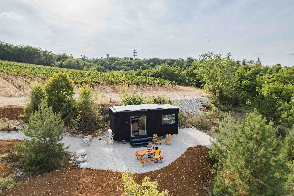Des tiny houses complétent l’offre d'œnotourisme chez les vignerons
