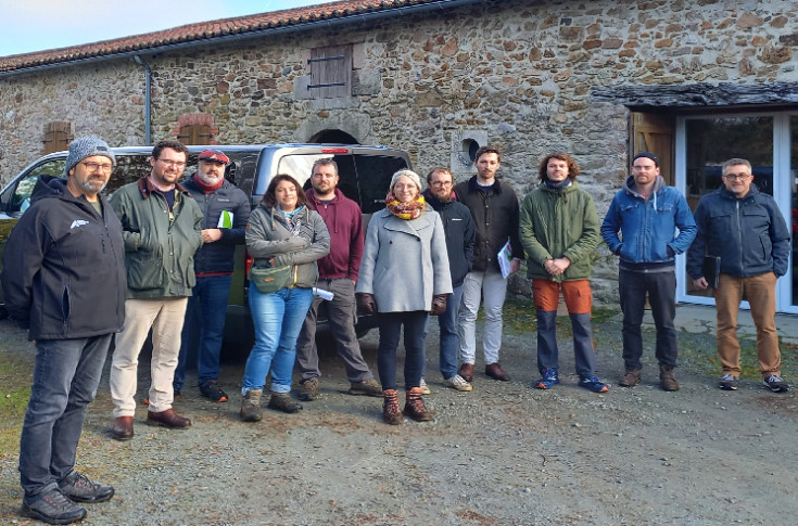 Avec le Viti'Bus, des candidats à l'installation visitent des domaines viticoles à céder dans le Muscadet