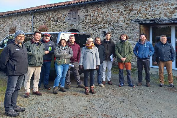 Avec le Viti'Bus, des candidats à l'installation visitent des domaines viticoles à céder dans le Muscadet